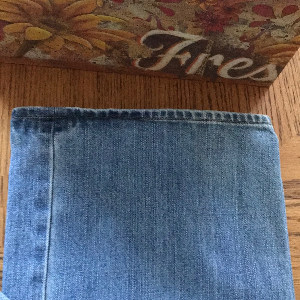 Old Navy Loose Fit Blue Jeans - Picture 6 of 6
